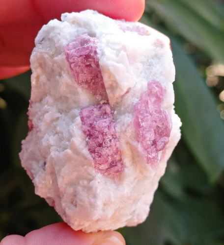 propiedades de la gema turmalina rosa